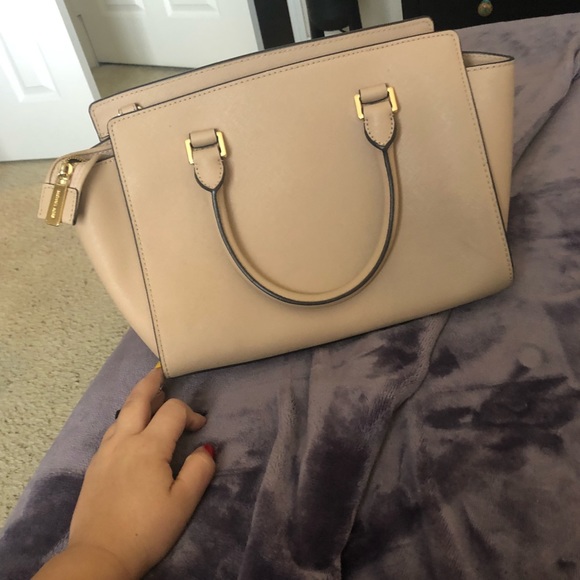 used Michael Kors light pink medium bag - Picture 2 of 3